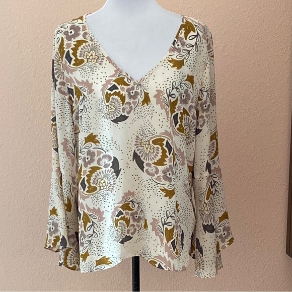 Boho Blouse w Bell Sleeves - Picture 1 of 13
